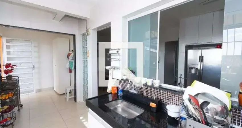 Casa com 3 quartos para alugar na Rua Flamboyant, Eldorado, Contagem