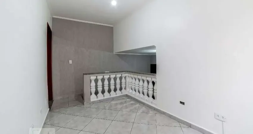 Casa com 2 quartos para alugar na Tv. Bacim Akel, Vila Mazzei, São Paulo