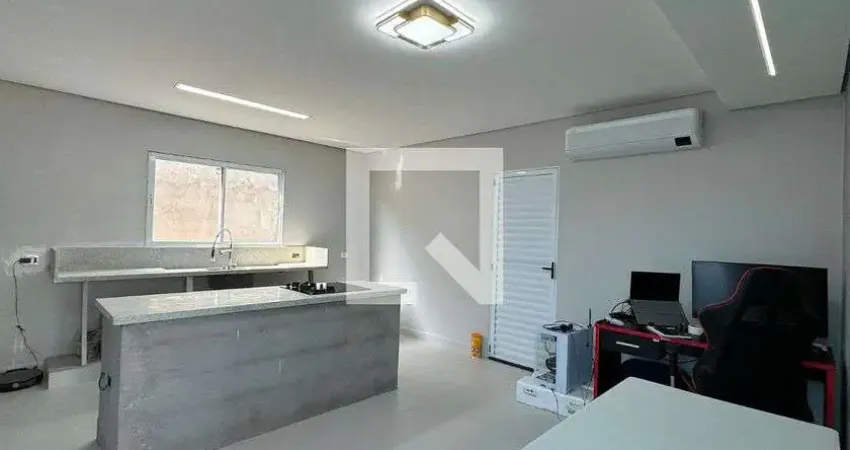 Casa com 2 quartos para alugar na Rua Missionária Concília Rodrigues Tavares, Jardim Belval, Barueri