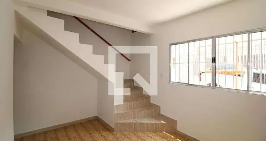 Casa com 2 quartos para alugar na Rua Augusto Viana de Castelo, Vila Roque, São Paulo