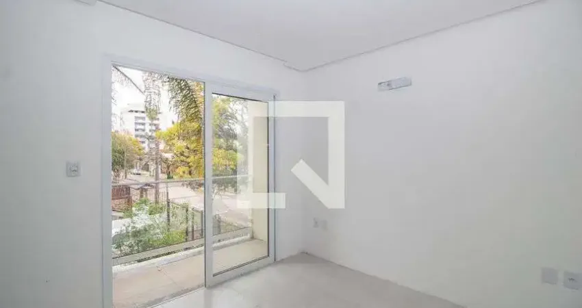 Casa com 3 quartos para alugar na Avenida Sergipe, Glória, Porto Alegre