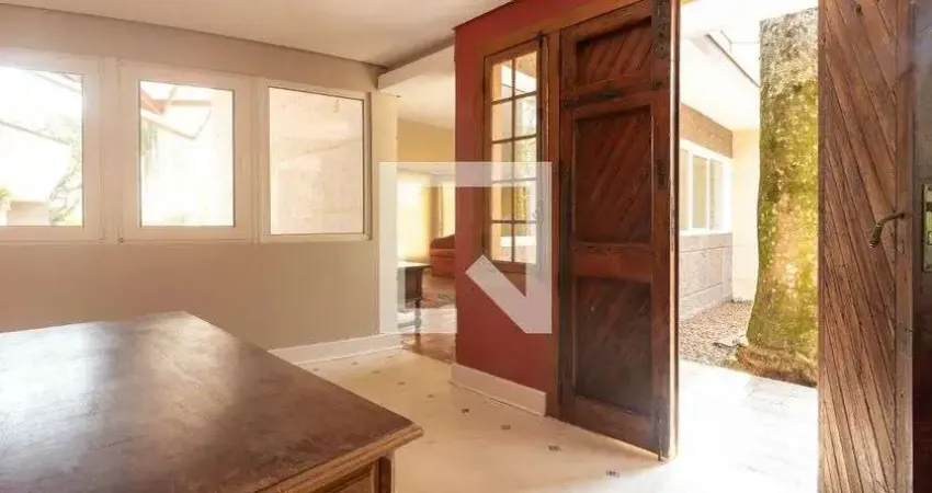 Casa para Aluguel - Vila Real do Moinho Velho, 4 Quartos, 550 m² - Embu das Artes