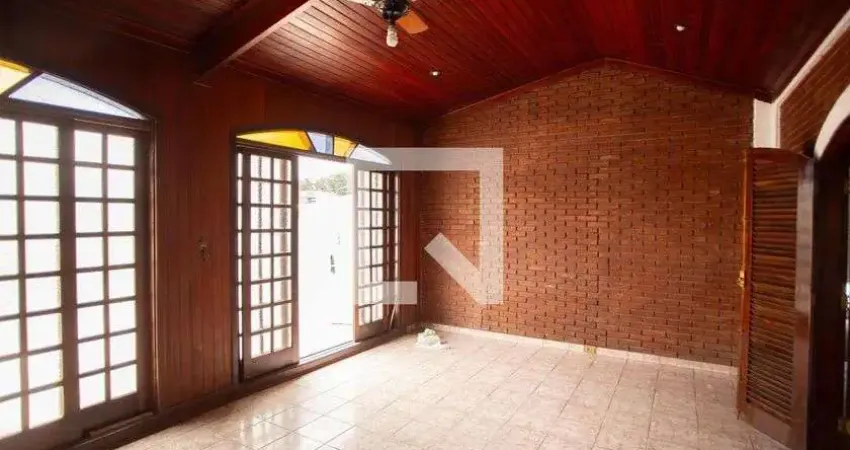 Casa com 2 quartos para alugar na Rua Professor Carlos Benjamin de Lyra, Vila Jaguara, São Paulo
