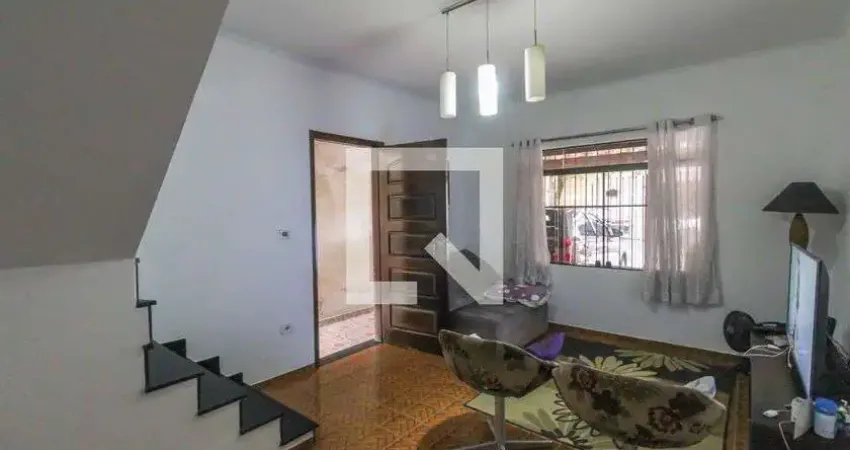 Casa com 3 quartos para alugar na Rua Alexandre de Moura, São Rafael, São Paulo