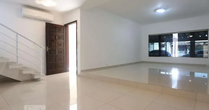 Casa com 3 quartos para alugar na Rua Manacá, Centro, Osasco