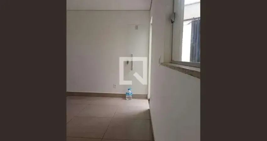 Casa com 3 quartos para alugar na Rua Cipotânea, Nacional, Contagem