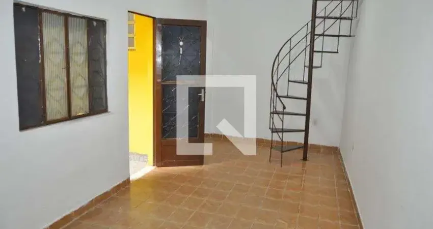 Casa com 2 quartos para alugar na Rua Sousa Cerqueira, Piedade, Rio de Janeiro