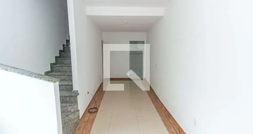 Casa com 2 quartos para alugar na Rua Aiera, Irajá, Rio de Janeiro