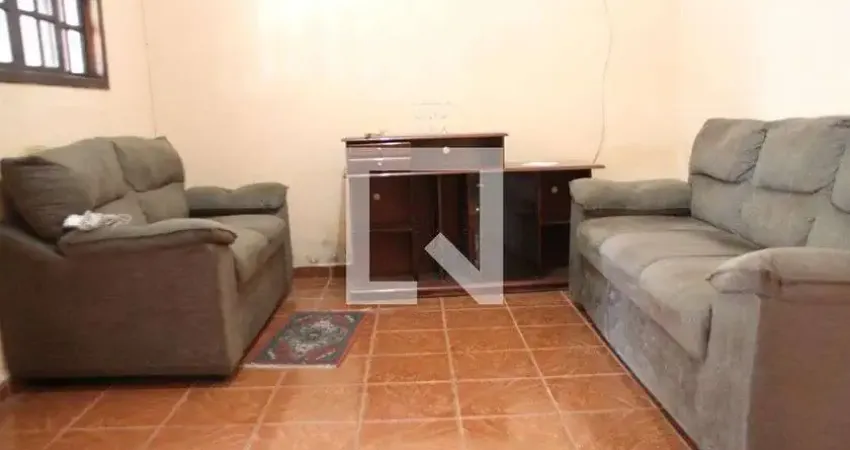 Casa com 2 quartos para alugar na Rua Garopá, Vila Curuçá, São Paulo