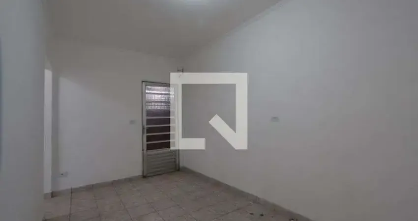 Casa com 2 quartos para alugar na Rua Alexandre de Moura, São Rafael, São Paulo