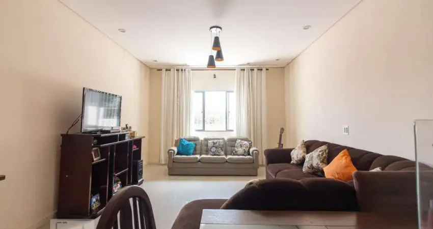 Casa com 4 quartos para alugar na Avenida Dionysia Alves Barreto, Centro, Osasco