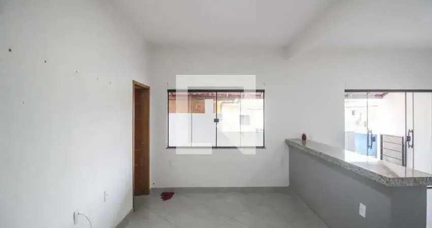 Casa com 2 quartos para alugar na Rua Conde Júlio, Vila Sueli, Nova Iguaçu