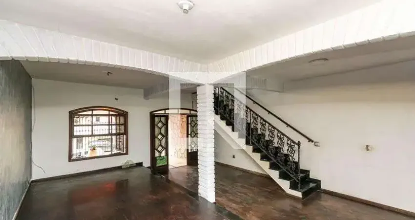 Casa com 3 quartos para alugar na Rua Braga, Penha, Rio de Janeiro