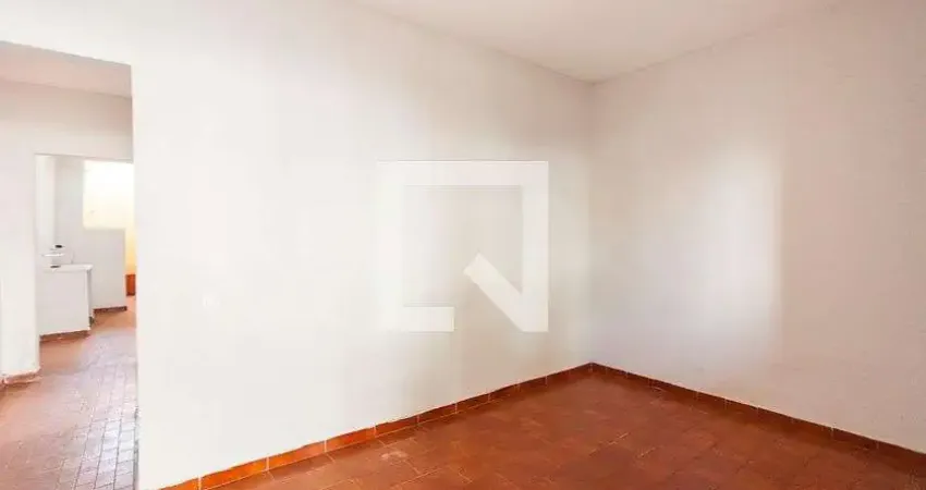 Casa com 2 quartos para alugar na Rua Rezende, Centro, Uberlândia