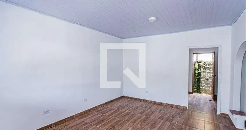 Casa com 2 quartos para alugar na Rua Juinamirim, Jaraguá, São Paulo