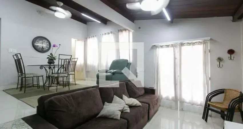 Casa com 2 quartos para alugar na Rua Taiuvinha, Vila Jacuí, São Paulo