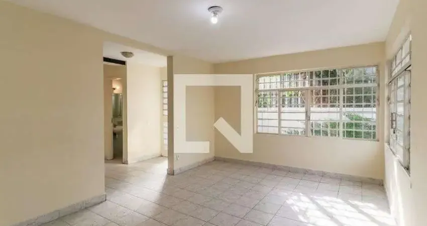 Casa com 3 quartos para alugar na Rua Visconde de Castro, Campo Belo, São Paulo