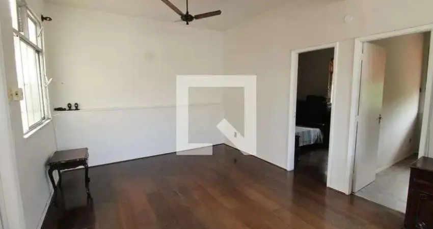 Casa com 2 quartos para alugar na Rua Tomás Lopes, Irajá, Rio de Janeiro