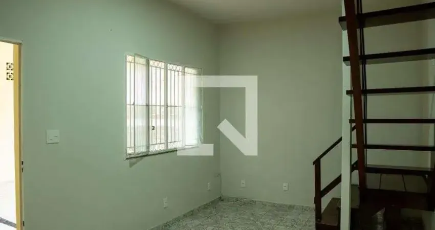 Casa com 2 quartos para alugar na Rua Barros Peixoto, Jacutinga, Mesquita