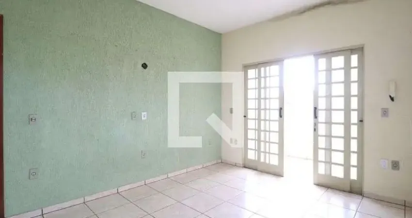 Casa com 2 quartos para alugar na Rua Leopoldo Bulhões, Pampulha, Uberlândia