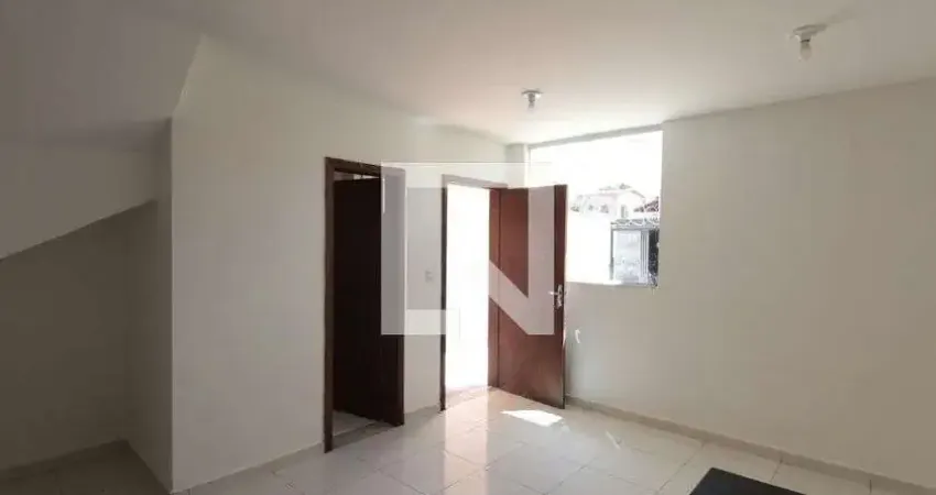 Casa com 2 quartos para alugar na Rua Pascoal da Silva Guimarães, Pedra Azul, Contagem