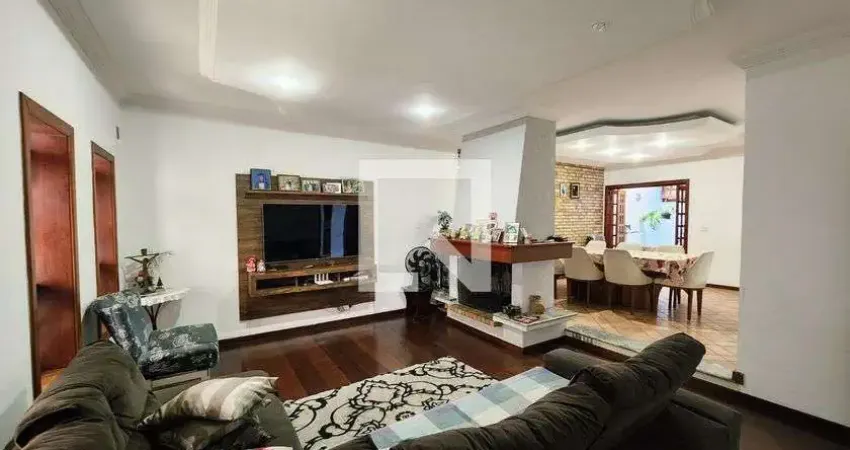 Casa com 3 quartos para alugar na Rua Alice Guimarães Pelegrini, Castanho, Jundiaí