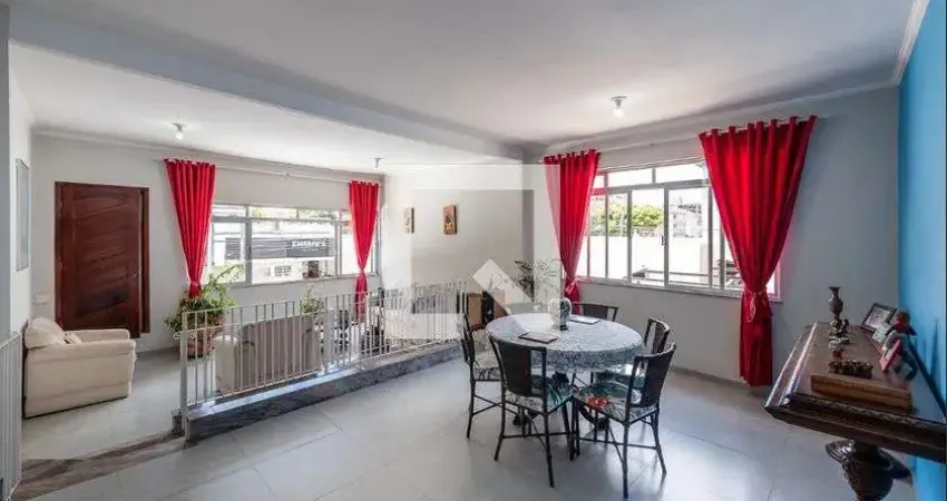 Casa com 3 quartos para alugar na Rua Ministro João Mendes, Embaré, Santos