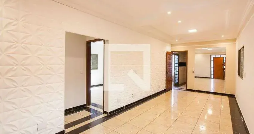 Casa com 4 quartos para alugar na Rua da Costureira, Planalto, Uberlândia