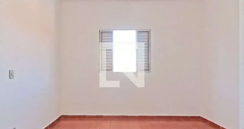 Casa com 1 quarto para alugar na Rua General Meira Vasconcelos, Vila Zat, São Paulo