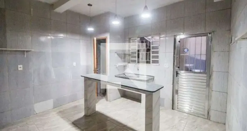 Casa com 2 quartos para alugar na Rua Guarapirama, Vila Ema, Carapicuíba