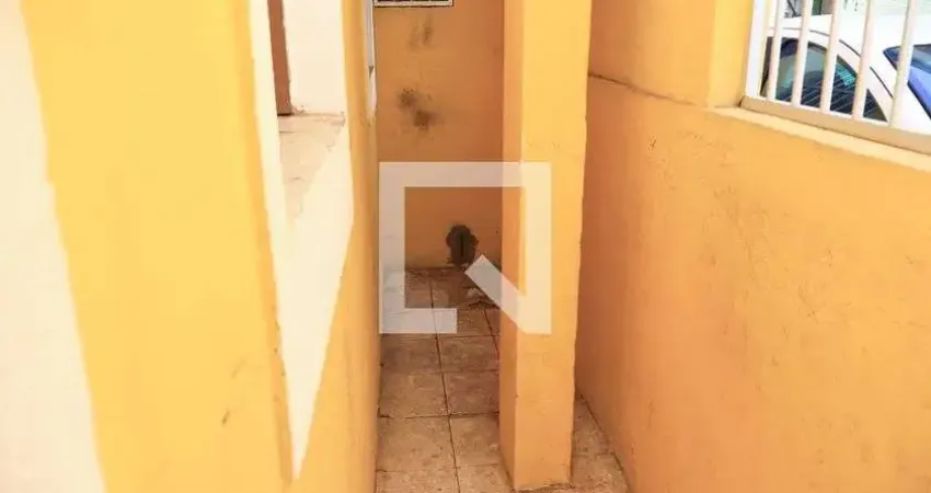 Casa com 2 quartos para alugar na 3a Travessa Adelmário Pinheiro, Amaralina, Salvador