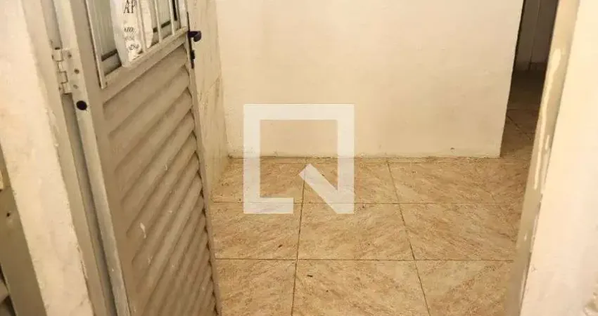 Casa com 2 quartos para alugar na 3a Travessa Adelmário Pinheiro, Amaralina, Salvador