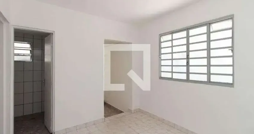 Casa com 2 quartos para alugar na Rua Alonso Peres, Vila Sabrina, São Paulo