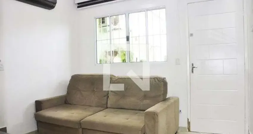 Casa com 2 quartos para alugar na Rua Manoel Martins da Rocha, Vila Zulmira, São Paulo