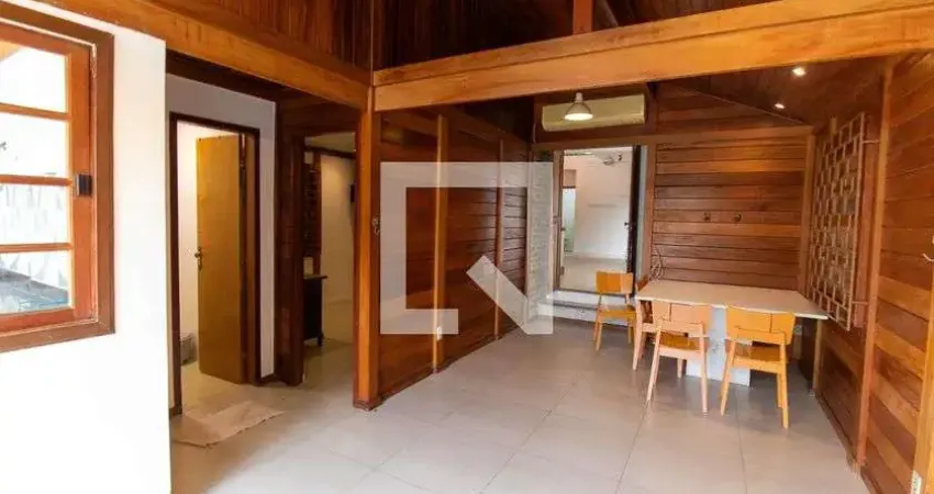 Casa com 3 quartos para alugar na Rua Comendador Mem Marinho Falcão, Piratininga, Niterói