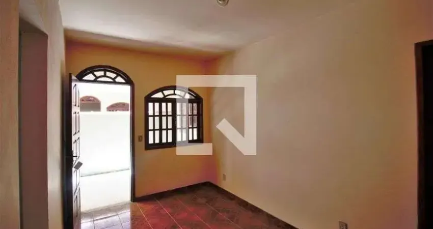 Casa com 1 quarto para alugar na Rua Lindolfo Fernandes, Vila Três, São Gonçalo