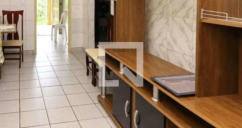 Casa com 2 quartos para alugar na Rua Amargosa, Pernambués, Salvador