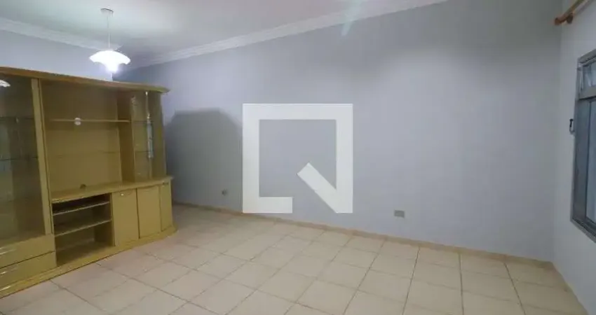 Casa com 3 quartos para alugar na Rua Ida Chiaramonte de Deus, Vila Yolanda, Osasco