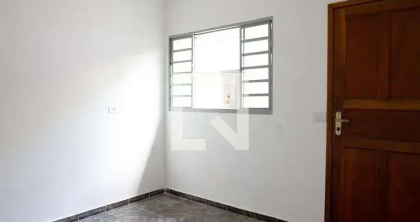 Casa com 2 quartos para alugar na Avenida Marcelo Marcolino, Vila Assis Brasil, Mauá