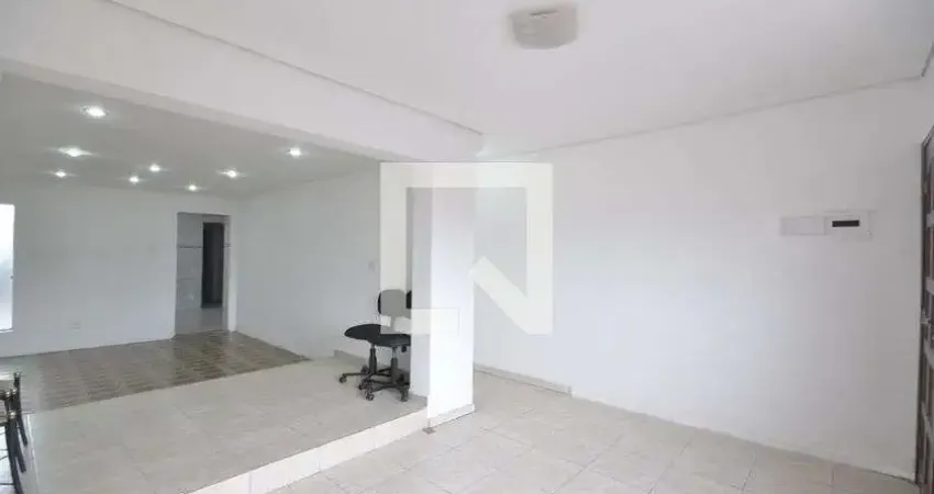 Casa com 2 quartos para alugar na Rua dos Maracujás, Vila Mazzei, São Paulo