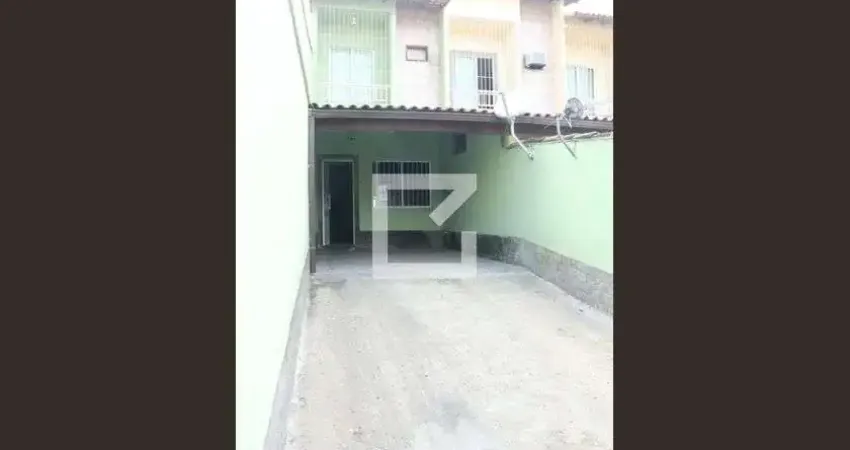 Casa com 2 quartos para alugar na Rua Professor Eduardo Vianna, Carolina, Nova Iguaçu