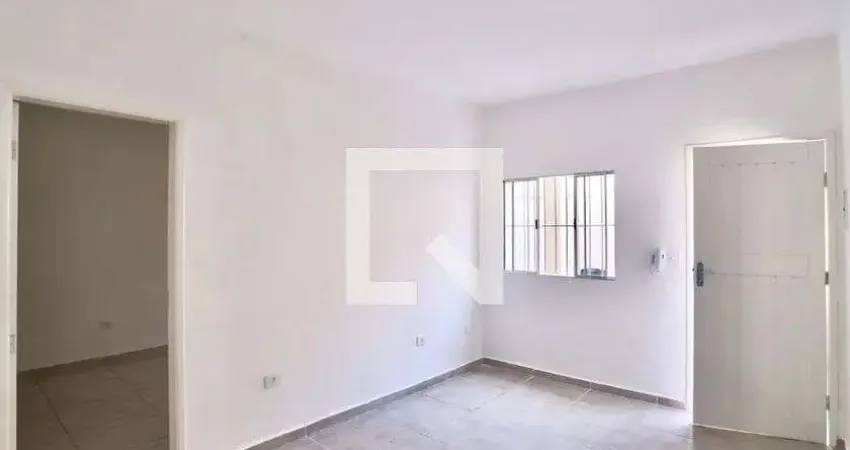 Casa com 2 quartos para alugar na Rua Madrid, Mooca, São Paulo