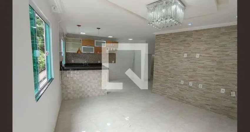 Casa com 2 quartos para alugar na Rua Macembu, Taquara, Rio de Janeiro