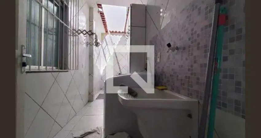 Casa com 2 quartos para alugar na Rua Professor Valadares, Grajaú, Rio de Janeiro