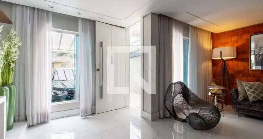 Casa com 3 quartos para alugar na Rua Professora Maria de Assumpção, Boqueirão, Curitiba