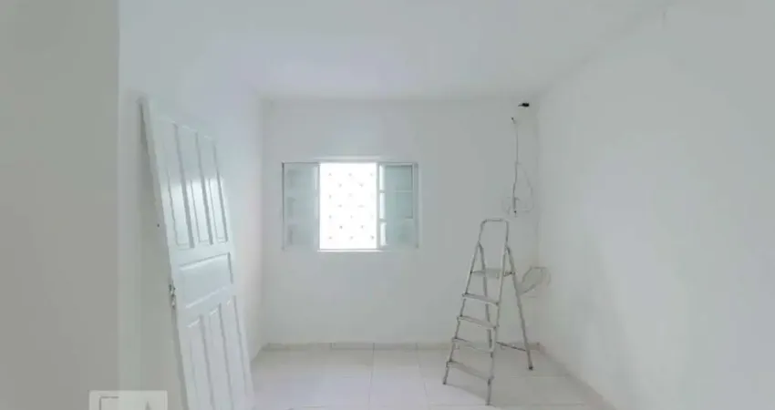 Casa com 2 quartos para alugar na Rua Domingos do Sacramento, Vila Jacuí, São Paulo