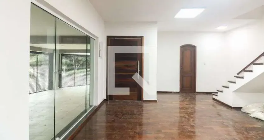 Casa com 3 quartos para alugar na Rua Mônaco, Vila Carrão, São Paulo