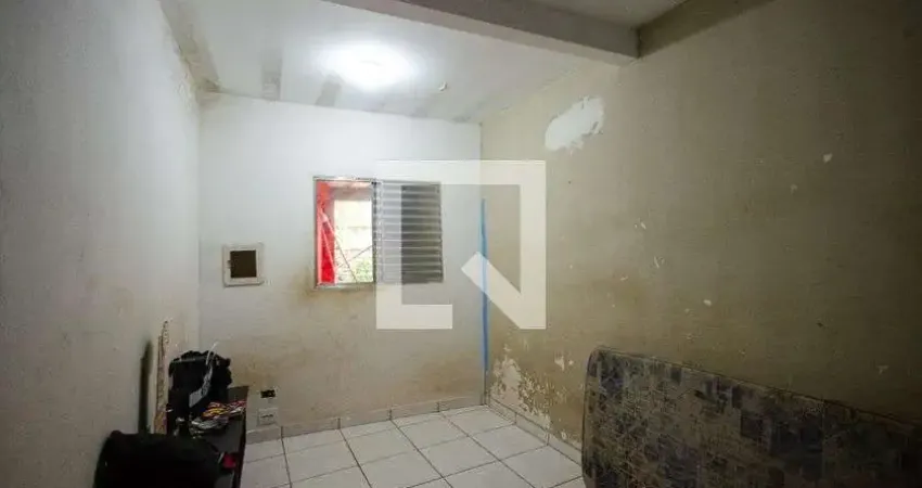 Casa com 2 quartos para alugar na Avenida Aldo Ribeiro Luz, Vila Zat, São Paulo