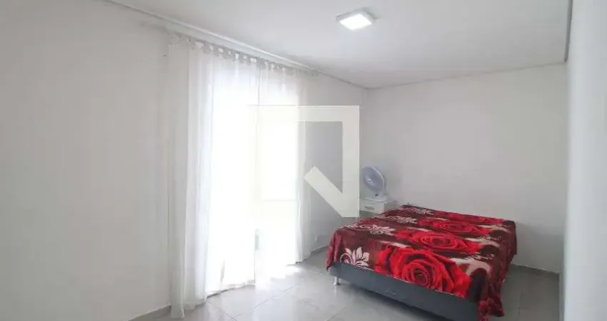 Casa com 2 quartos para alugar na Rua Frei João do Rosário, Vila Marari, São Paulo