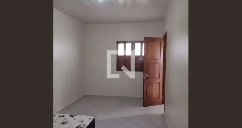 Casa com 1 quarto para alugar na Rua São Januário, Jacutinga, Mesquita
